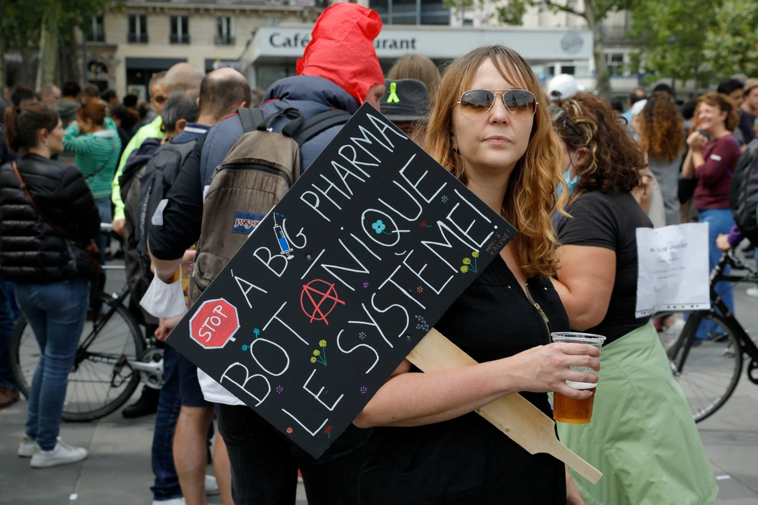 Вакцин франция. Протесты во Франции. Протесты во Франции 2021. Массовые протесты во Франции. Макрон о протестах во Франции.