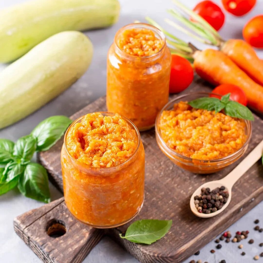 Микра кабачковая. Патиссоновая, кабачковая икра. Икра из кабачков. Вкусная кабачковая икра на зиму. Кабачковая икра гачи.