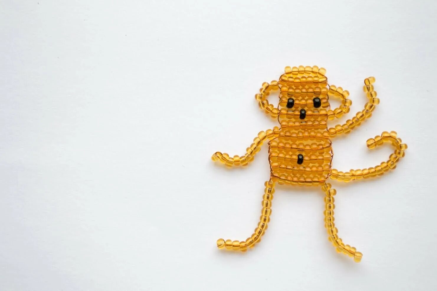 Объемные фигурки из бисера. Бисер цветы. Панда из бисера для начинающих. Объемные изделия из бисера. Бисероплетение браслеты.