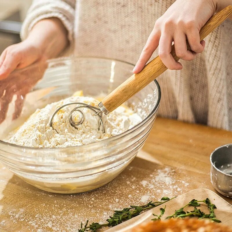 Лучшие для замеса теста. Dough Whisk. Палка для замеса теста. Венчик для замешивания теста. Ручной замес теста.