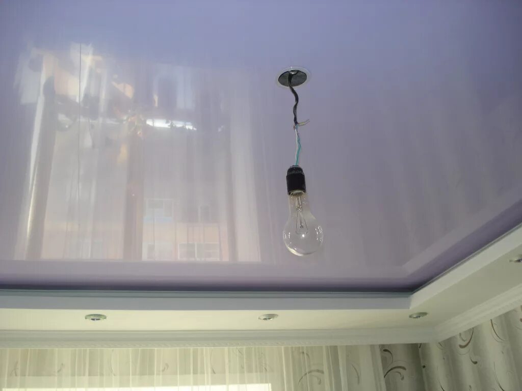 можно ли поменять люстру на натяжном потолке