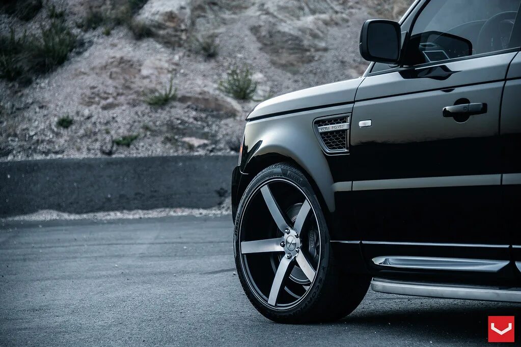 Https r 22. Рендж Ровер на Воссен. Колеса range Rover Sport r22. Range Rover Воссен. Range Rover Sport диски Vossen.