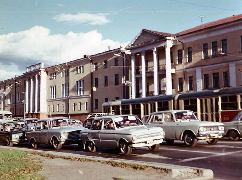 Свердловск 1990. Проспект Ленина Свердловск 1975. Свердловск Уралмаш 80-е. Свердловск 80 годы. Советский екатеринбург самолет