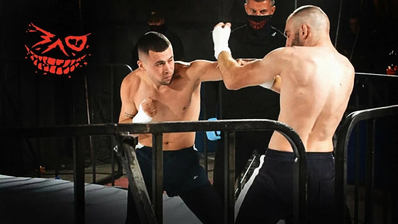 Мультяшки дерутся. Злая драка. Злая драка. Конфликтный человек. Мужчины спорят.