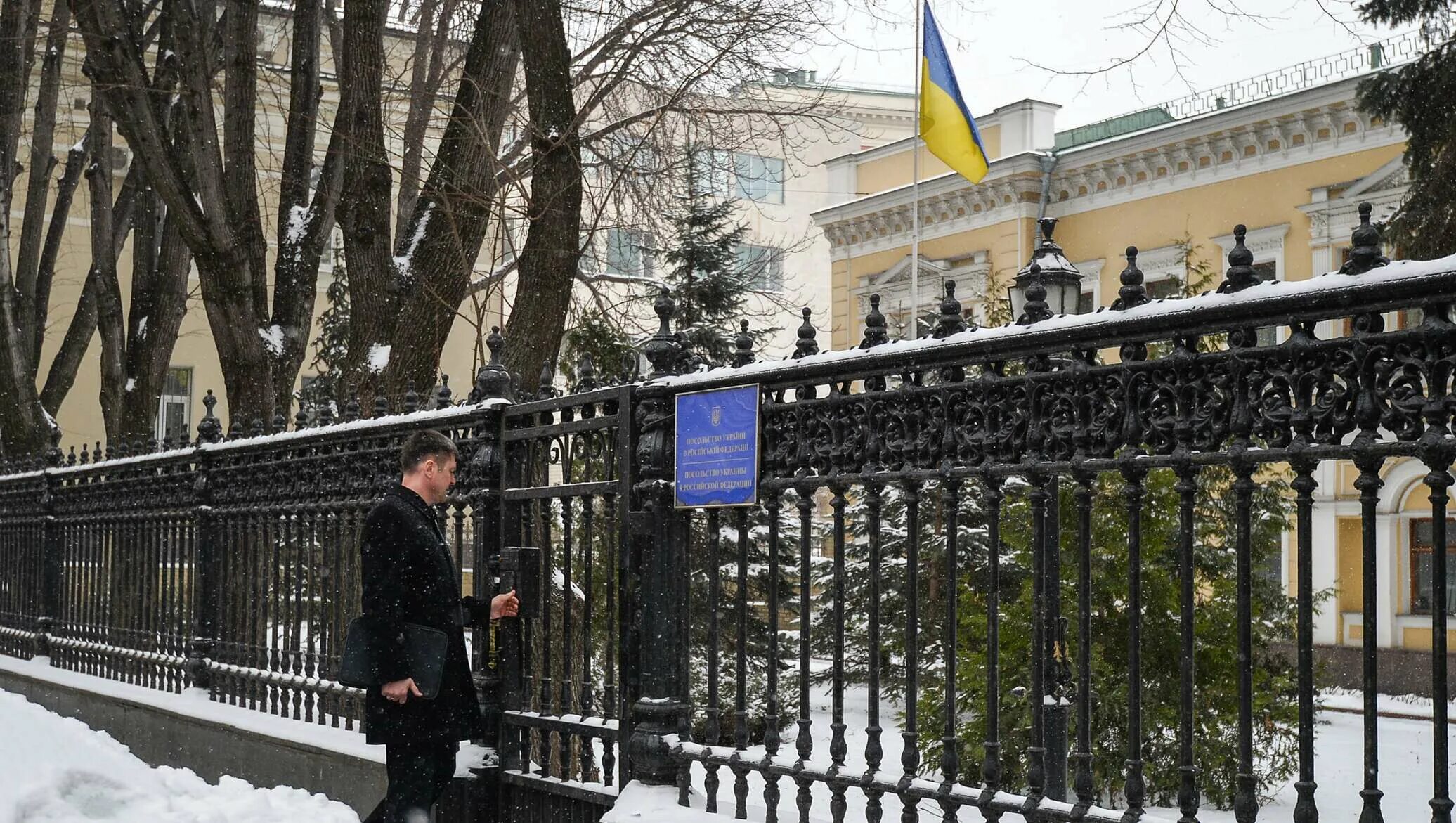 Леонтьевский переулок посольство украины. Украинское посольство в санкт-петербурге. Консула украины. Посольство украины в грузии. Консульства украины в сша.