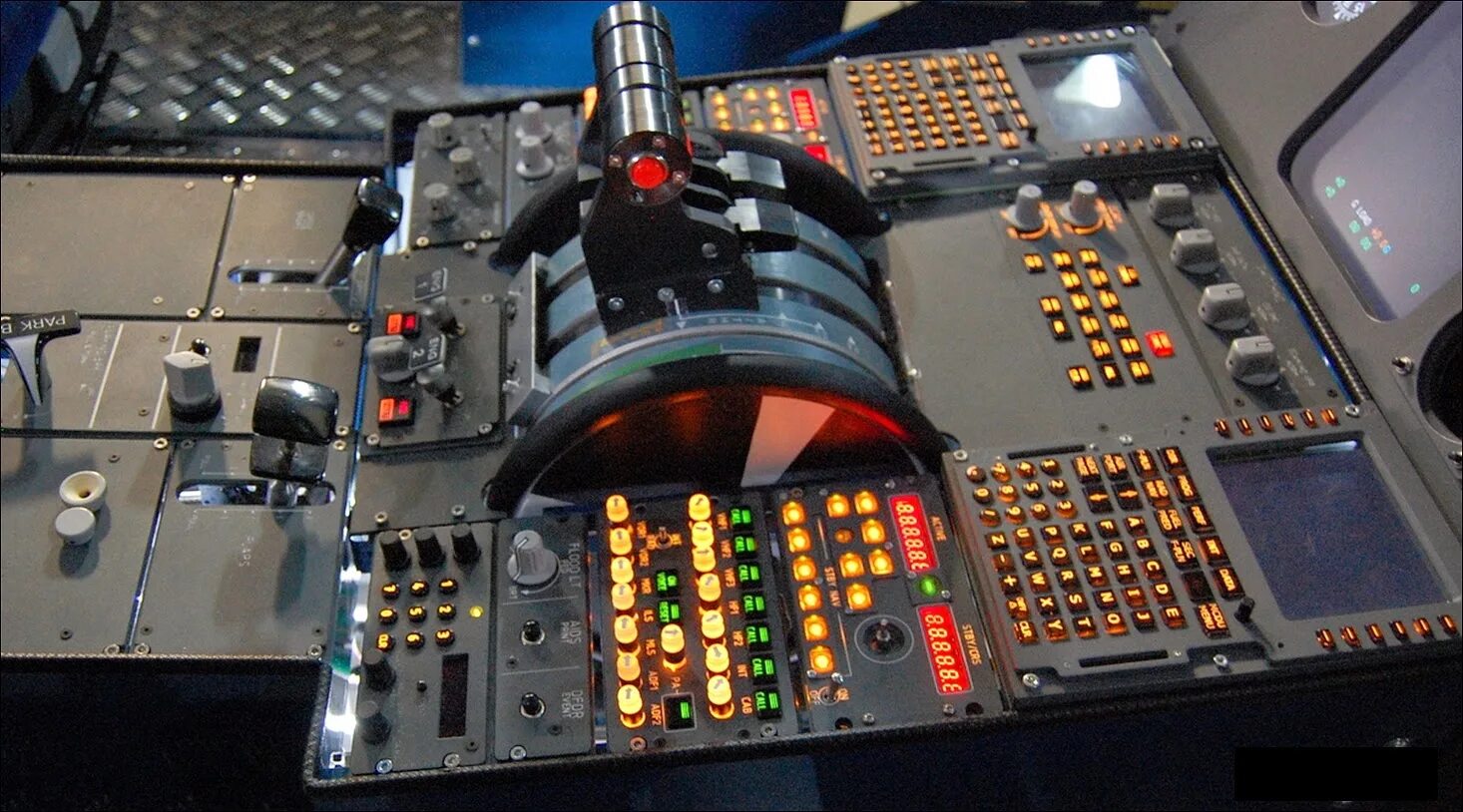 пьедестал а320. руд airbus. рычаг управления двигателем boeing 737. приборная панель airbus a320. A320 cockpit.