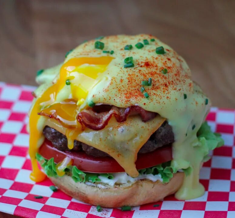 Eggs burger