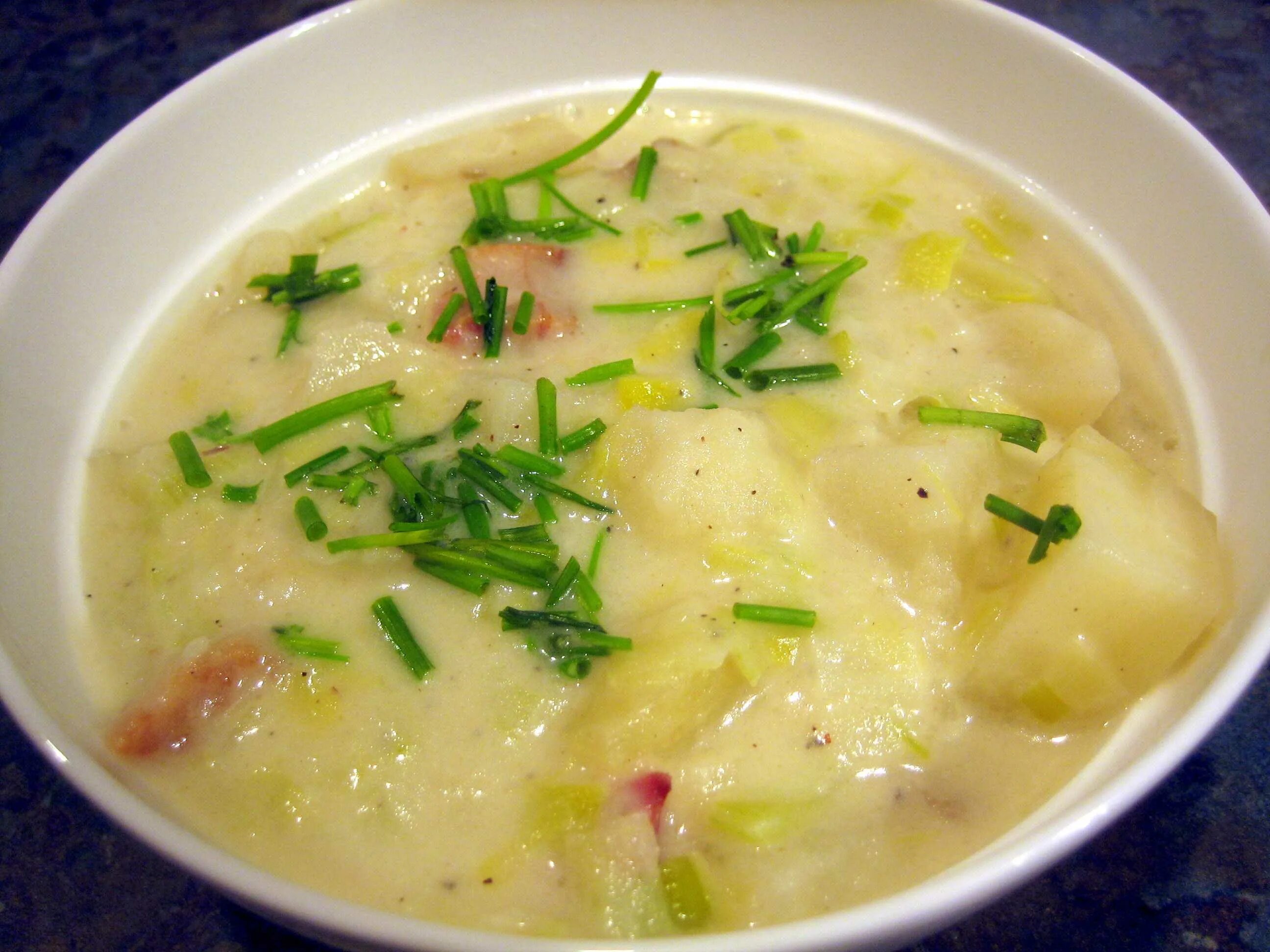 Супы с мясом без картофеля. Картофельный суп. картофельный суп с мясом. картофельный бульон. суп без картошки с мясом.