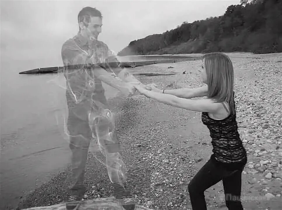 Грусть утраты. Расставание. Влюбилась в умершего парня. Парень призрак. Девушка уходит от парня.