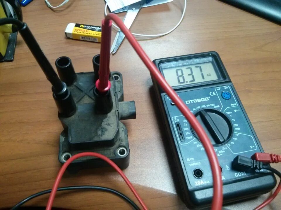 Неисправности катушки зажигания ваз. Прозвонить катушку зажигания мультиметром. ВАЗ катушка зажигания прозвонить. Измерение сопротивления катушки зажигания ВАЗ 2115. Прозвонка мультиметром модуля зажигания.