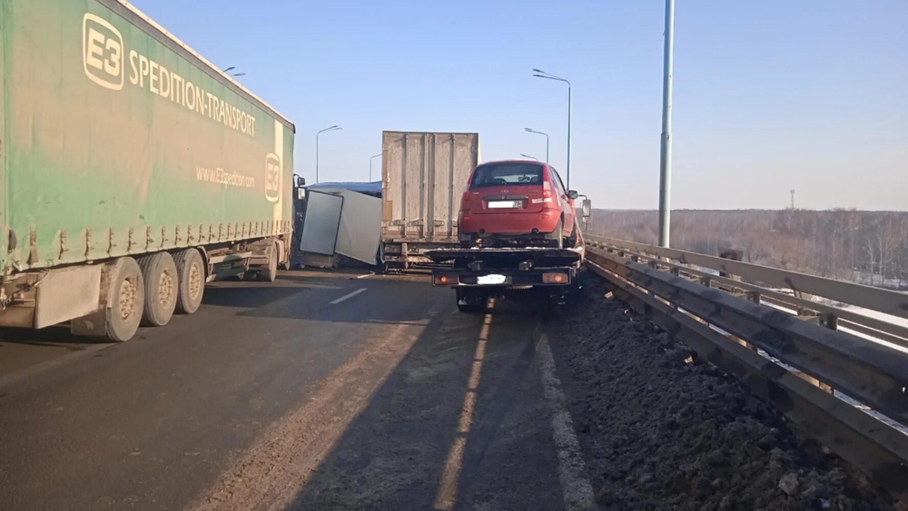 Авария октябрьский мост. Дтп мост заволга ярославль. Дтп ярославль мост. Дтп на мосту через которосль. Дтп ярославль мост.