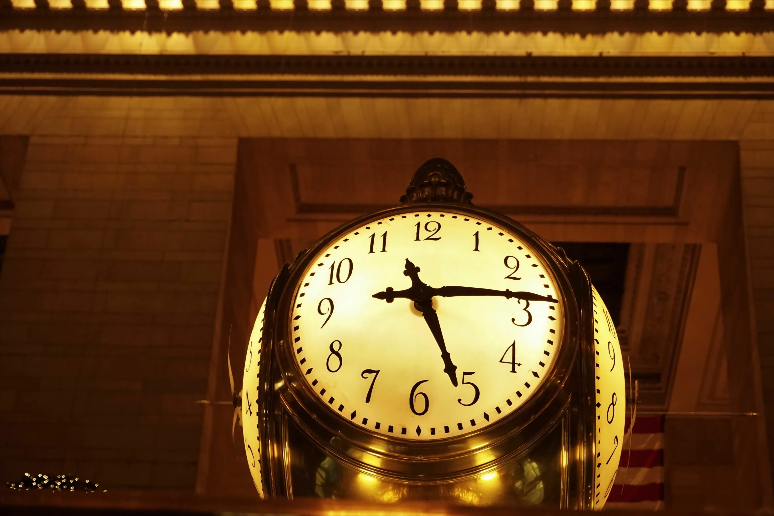 Center clock