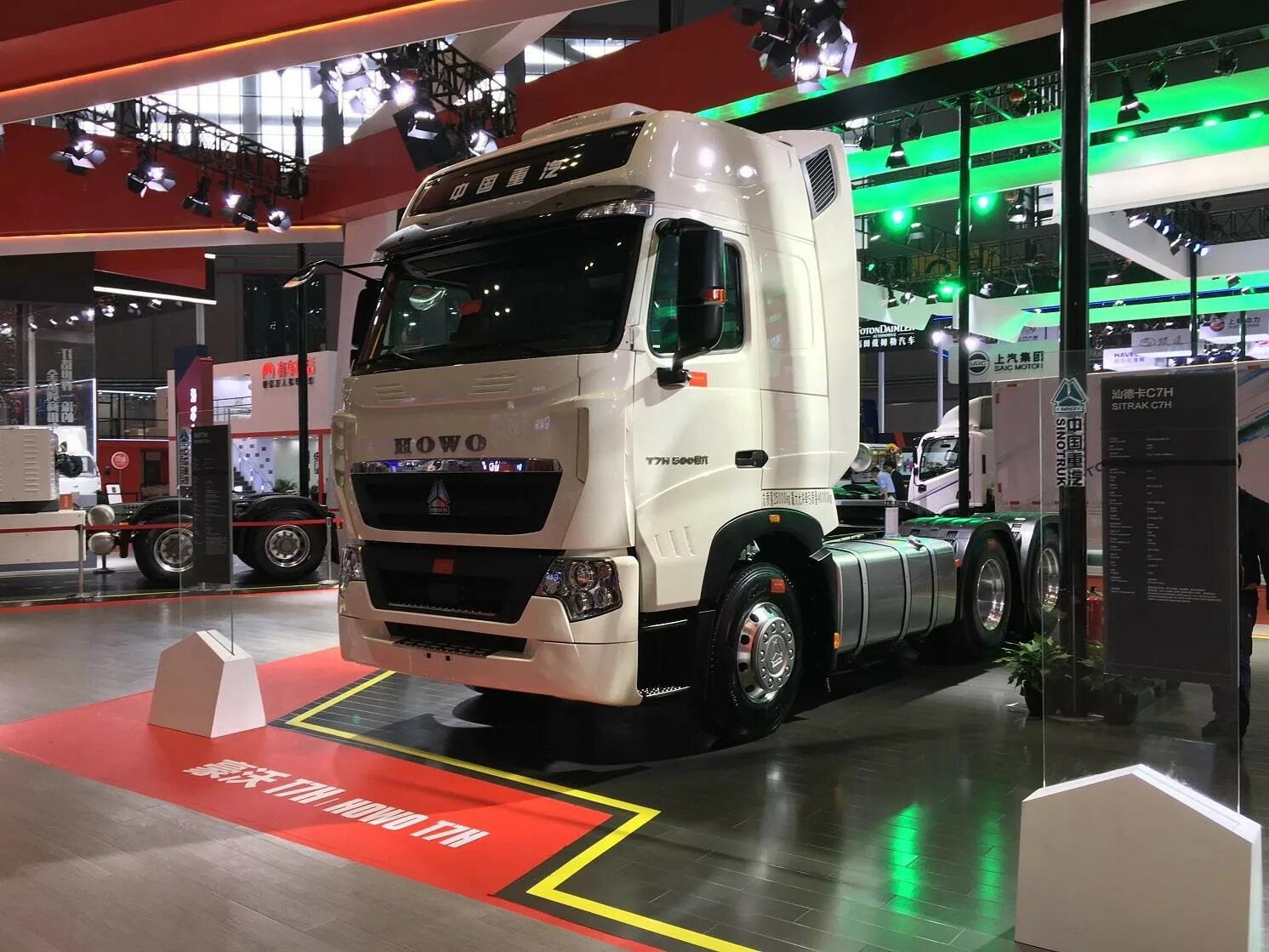 Тяжелые грузовики sitrak. Sitrak c7h седельный тягач. Sitrak c7h 4x2. Howo sitrak c7h тягач. Китайский sitrak.