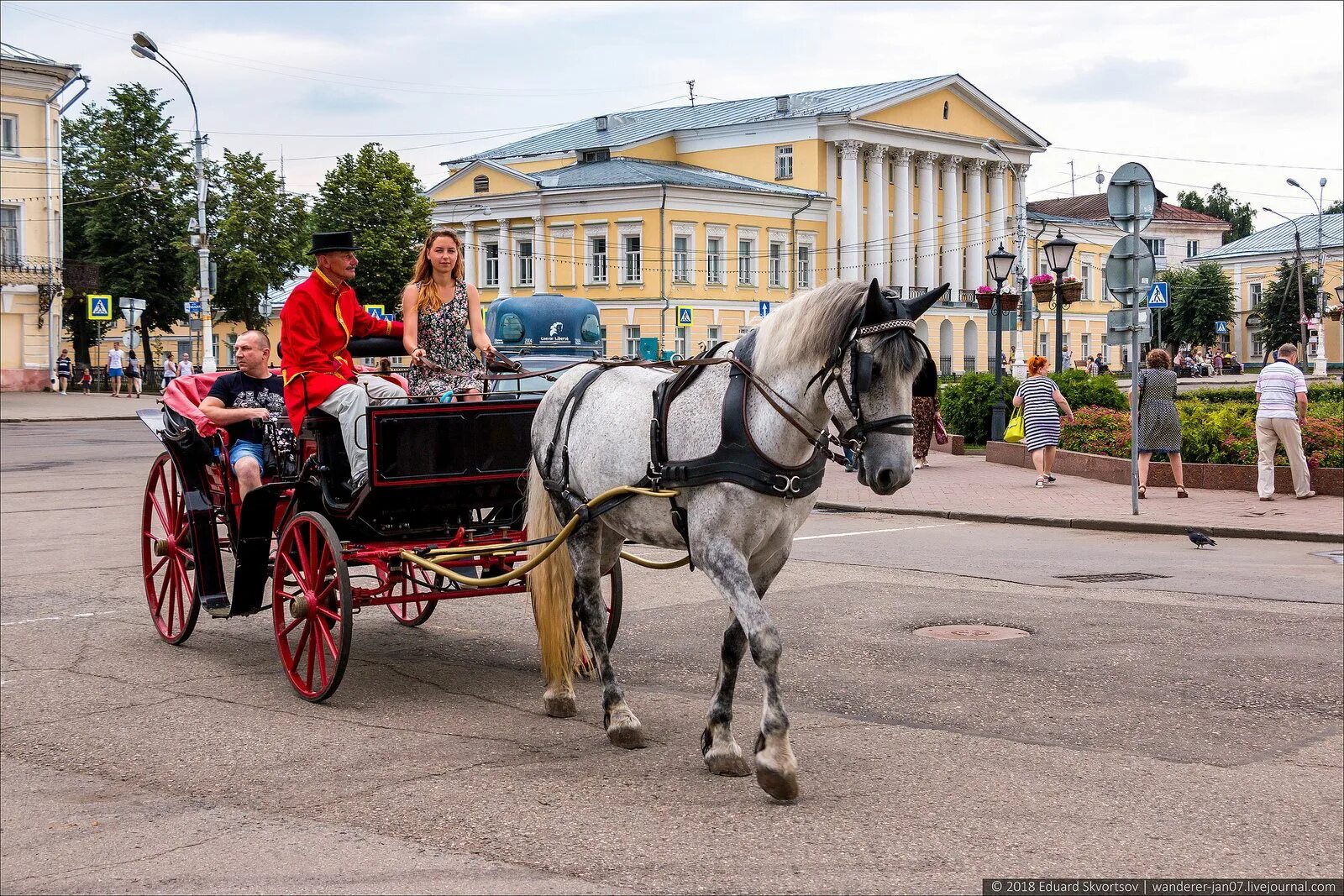 Кострома исторический центр. Кострома исторический центр города. Центр Костромы достопримечательности. Кострома красивый город. Где в костроме продают