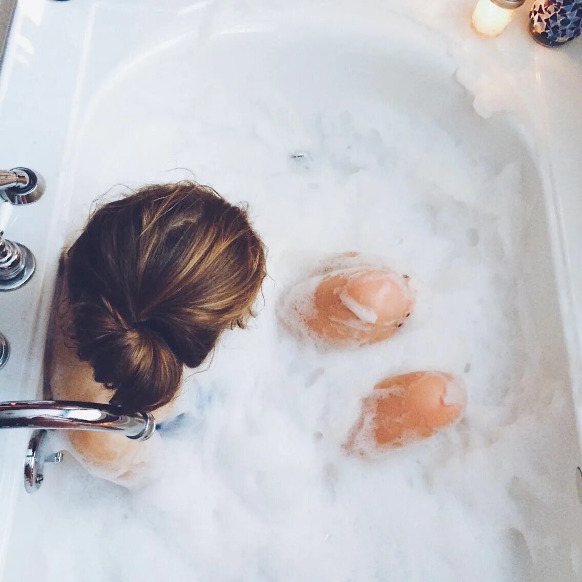 Зеркало с видеокамерой в ванну. Доченька купается в ванной. Пятиклассница перископ. Закрылась с камерой в ванне. Закрылась с камерой в ванне.