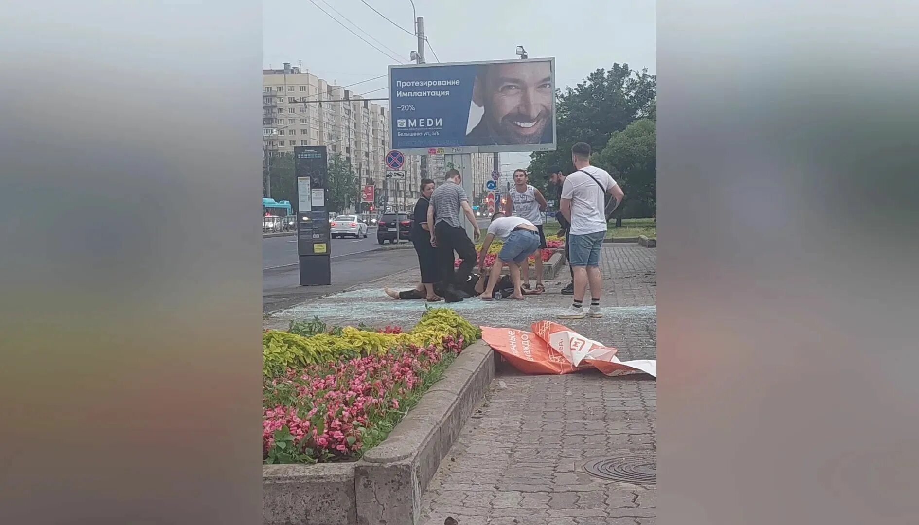 Остановись в падении. Ливень в СПБ. В Санкт-Петербурге сбили девочку. Авария на Большевиков вчера.