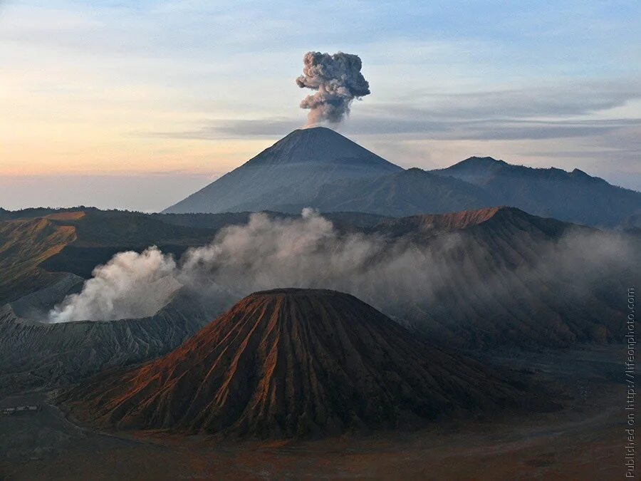 Вулканы в америке название. Вулкан Сангай. Кальдера супервулкана Тейде. Тиманский вулкан. Эфьядлькудль вулкан.