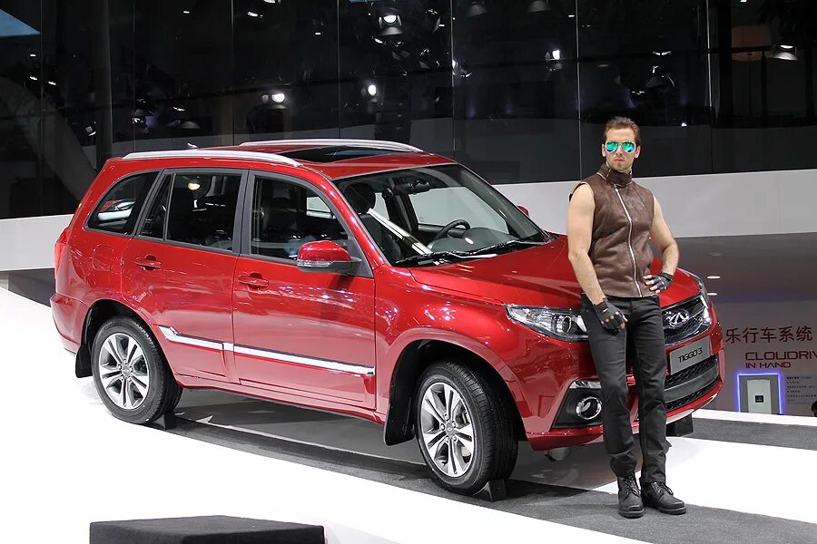 Чери тигго 3 4. Chery Tiggo 3. Чери Тигго 4 с человеком. Черри Тигго 4. Chery Tiggo 3 2014.