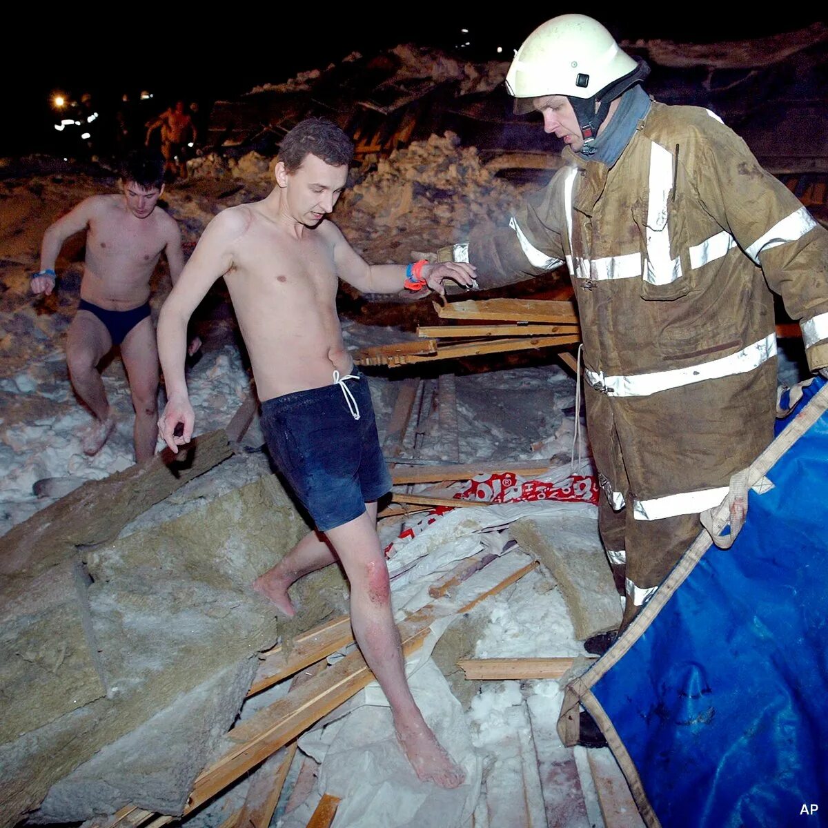 Аквапарк мореон трагедия. Трансвааль парк трагедия 2004. Трагедия в Московском аквапарке Трансвааль 2004. Трансвааль-парк Ясенево трагедия. Рухнул Трансвааль парк Ясенево.