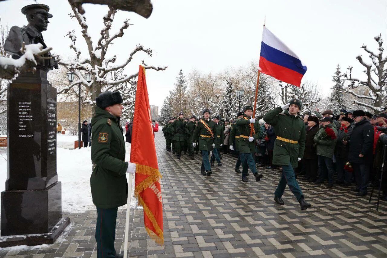 Генерал глазков. Командир дивизии. Русский Гвардейский памятник.