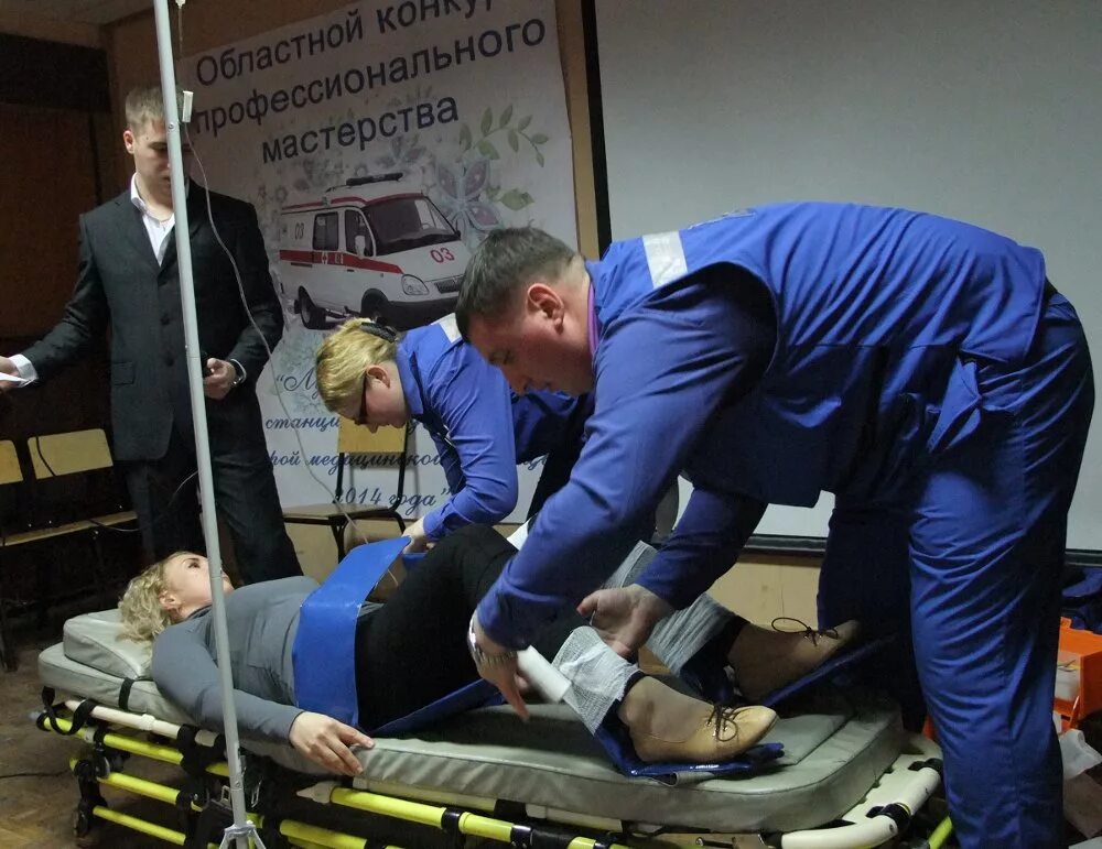 Медицина катастроф. Служба скорой медицинской помощи. Противогазы для скорой помощи. Девушка фельдшер. Фельдшер тула.