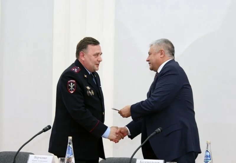 Что с колокольцевым последние новости. Генерал колокольцев мвд. Колокольцев щелоков. Колокольцев награждает. Что с колокольцевым последние новости.