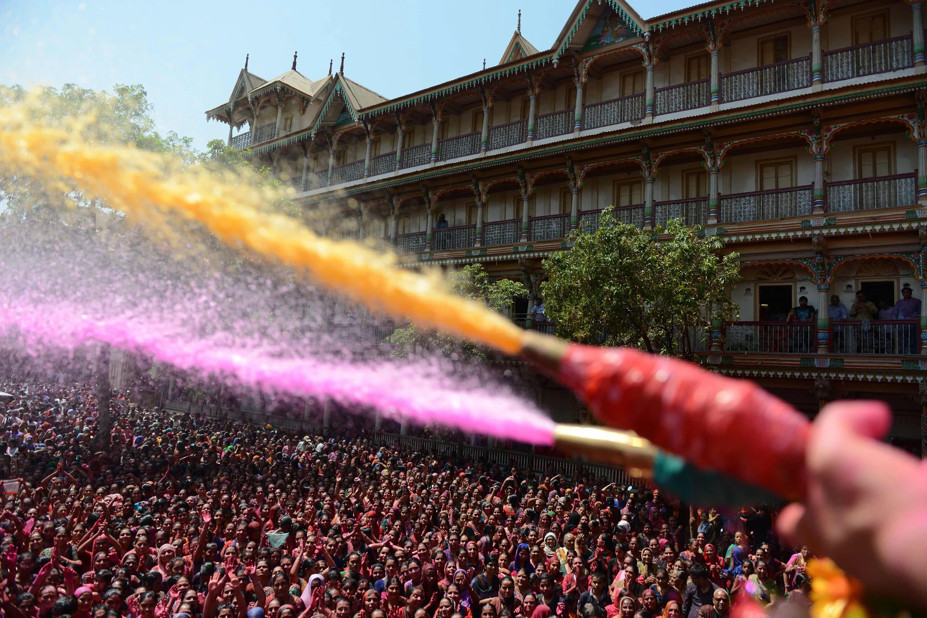 Фестиваль холе. Праздник красок Холи в Индии. Краски Холи Индия. Холи — Индуистский фестиваль весны.