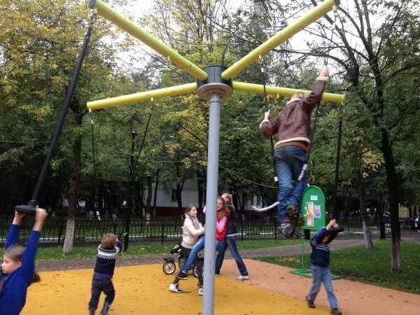 Сокольники детская площадка дом творчества. Парк сокольники спортивные площадки. Изумрудный город в парке сокольники. Парк сокольники детские площадки. Сокольники парк площадки для детей.