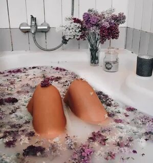 Фото в ванной с пеной девушка ног