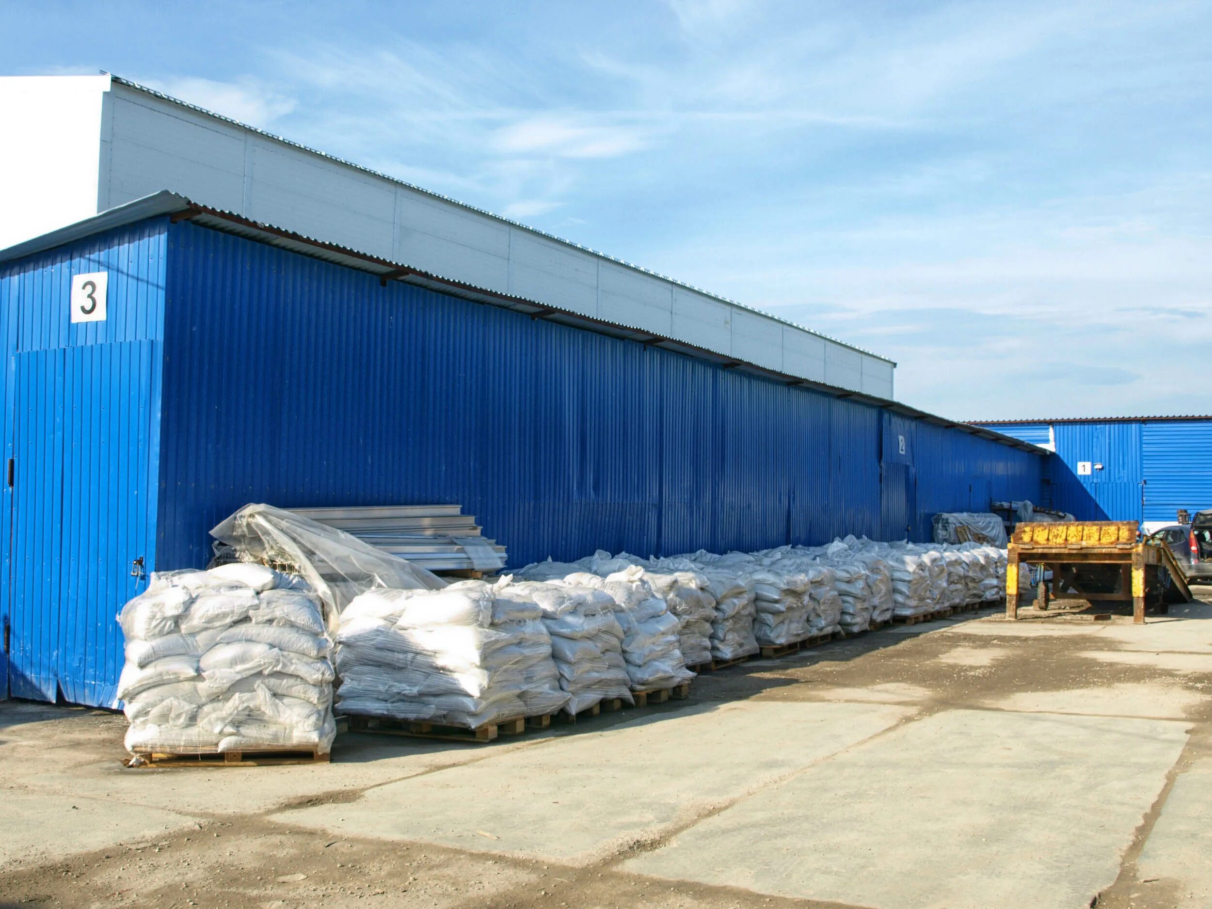 пос. логлаб лого. складской комплекс большой исток. большой исток улица победы. п большой исток ул победы 2в склад партком.