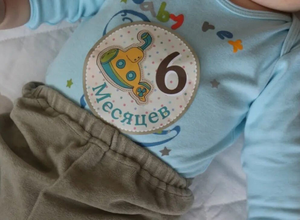 3 августа 6 месяцев. 6 Месяцев мальчику. Полгода малышу. Мальчиуц 6 ме. 6 Месяцев сыночку.