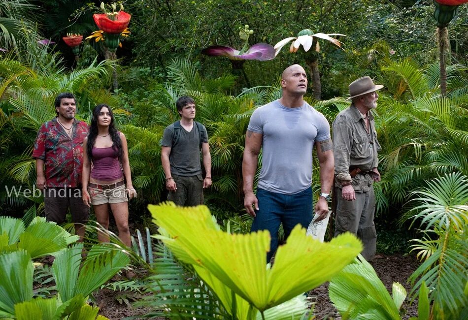 Путешествие 1 таинственный остров фильм 2008. Дуэйн джонсон путешествие 2 таинственный остров. Таинственный остров 2 фильм. Путешествие таинственный остров фильм 2012. Путешествие таинственный остров 1 часть.