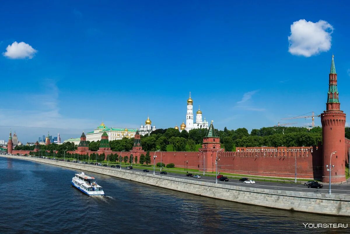 Реки у московского кремля. Москва река панорама. Кремль Москва. Московский Кремль и Москва река. Кремль панорама.