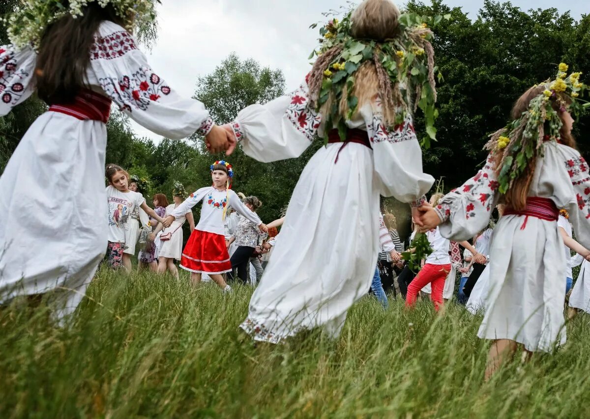 Праздники и обряды. Ивана Купала в Украине. Праздник Ивана Купалы на Украине 17 век. Традиции и обычаи Украины Ивана Купала. Украинские народные гулянья.