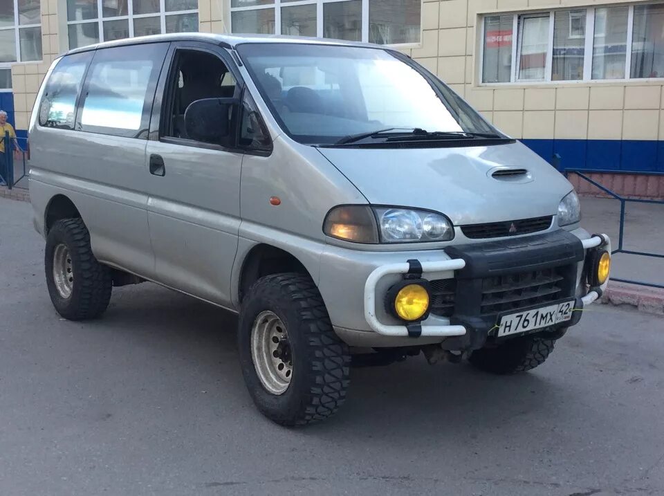 Delica l400. Мицубиси Делика л400. Mitsubishi Delica 2.8. Mitsubishi Delica l400 2800.