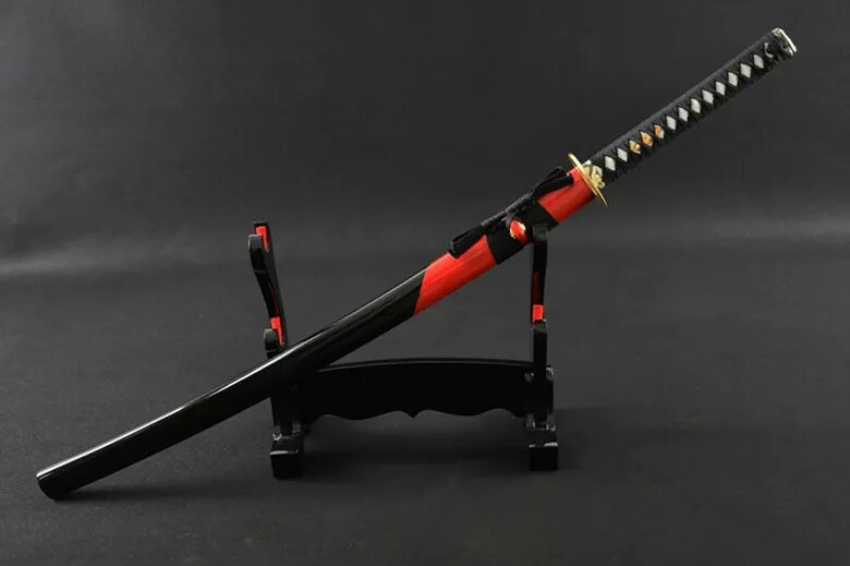 Катана самурая. Японский меч катана. Японская катана настоящая. Иайдо катана боевой меч. Японский меч купить