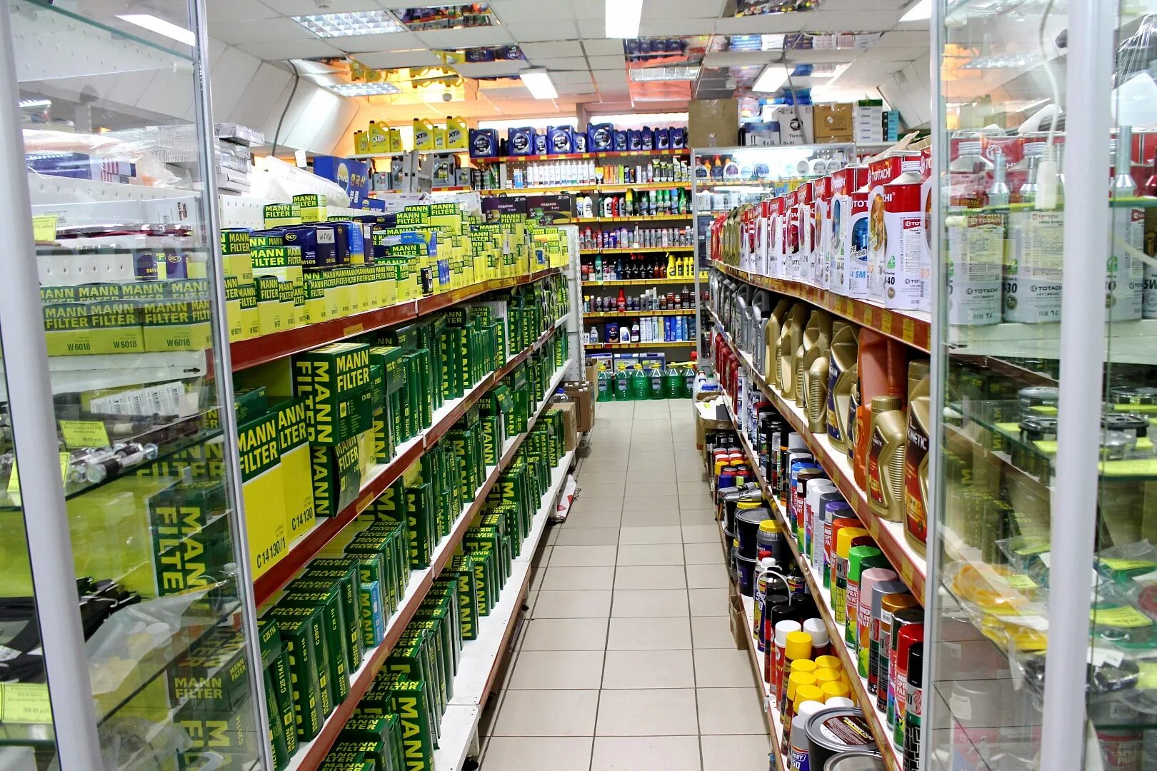 товары оптом пенза. магазин квартал пенза. оптовая база. выкладка ваз для цветов. товары оптом пенза.