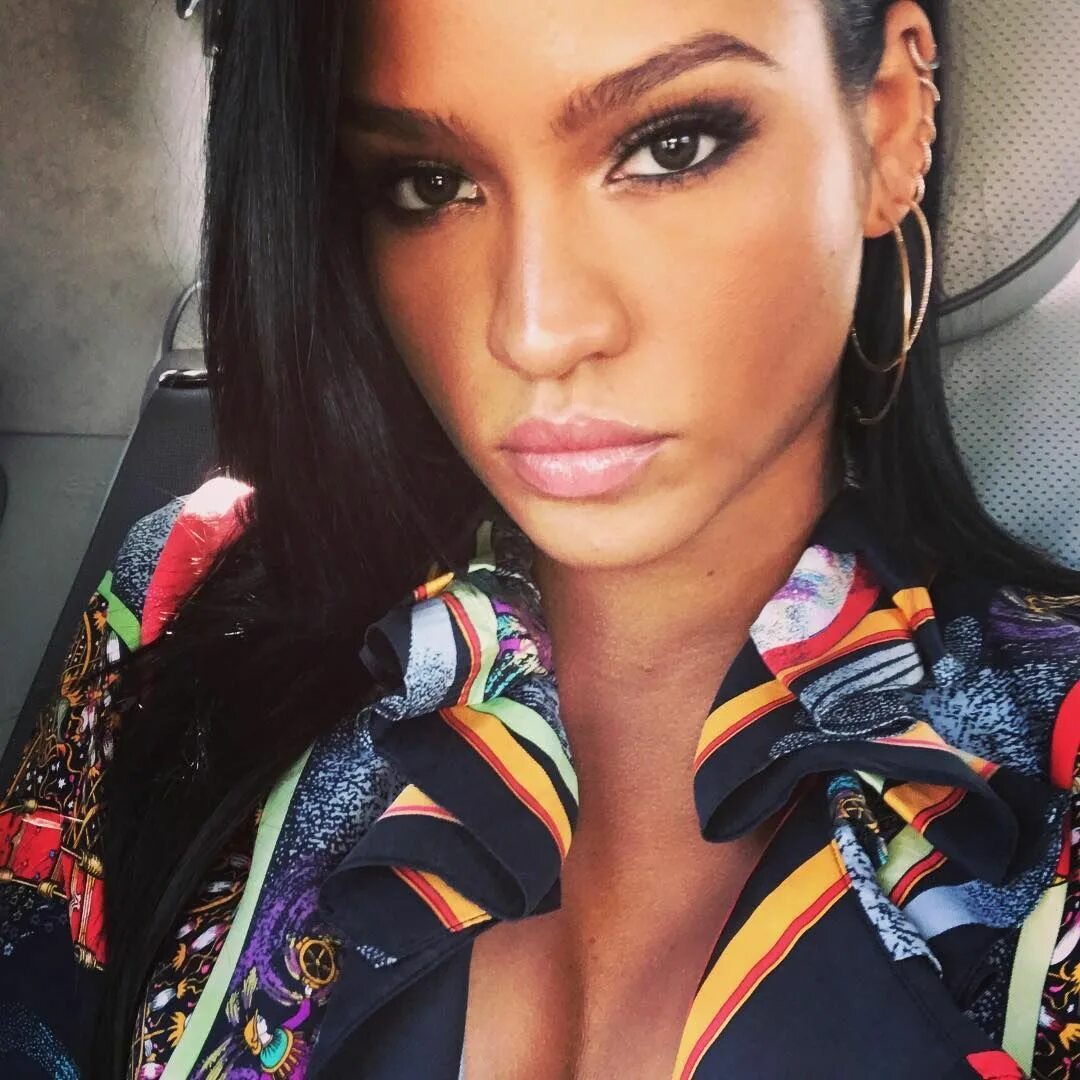 Cassie way 2 go. Cassie вентура. кесси вентура инстаграм. макияж кэсси. макияж в стиле rnb.