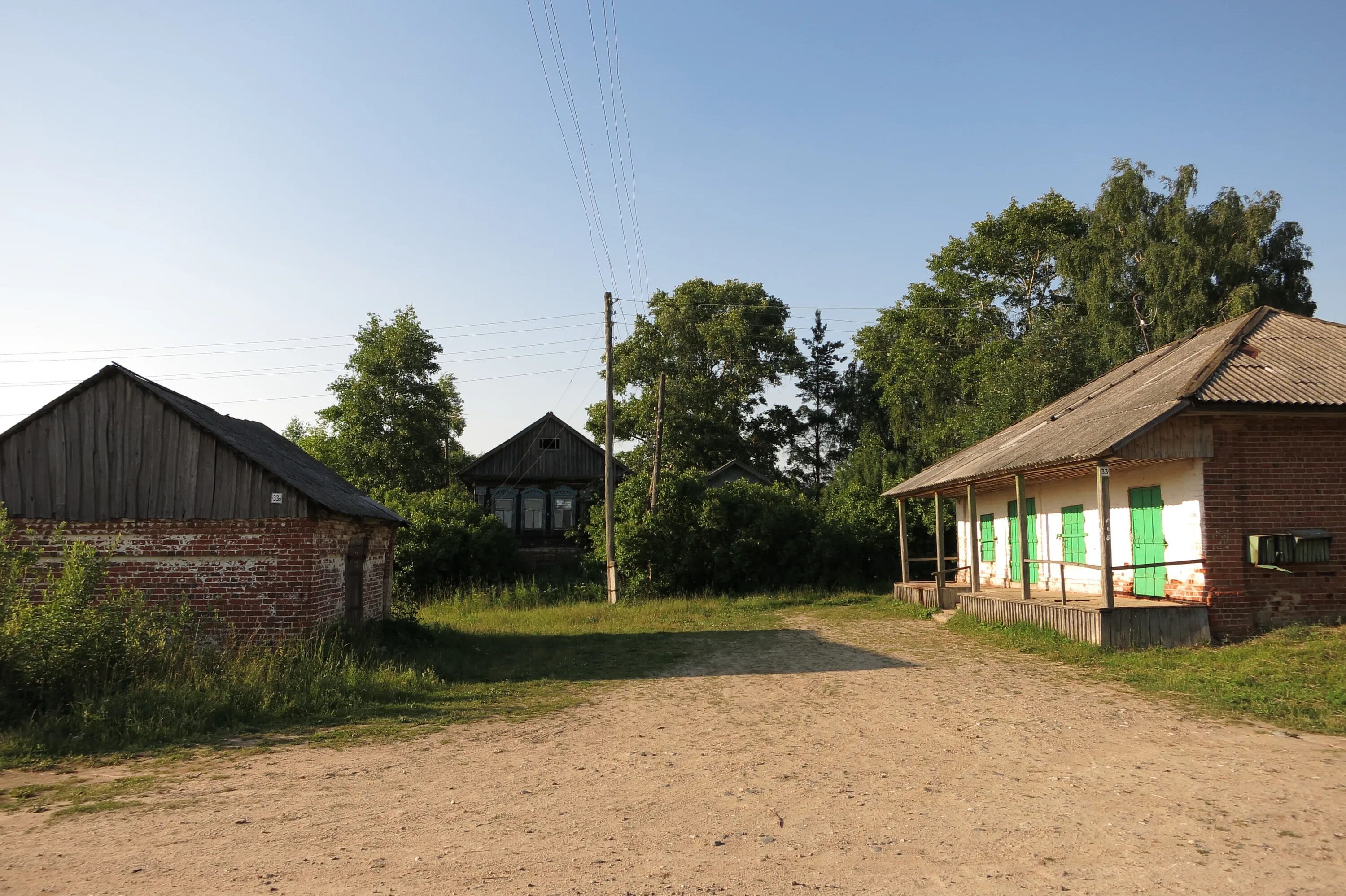 Купить магазин в деревне. Магазин в деревне. Сельский магазин. Магазин в селе. Лавка в деревне.