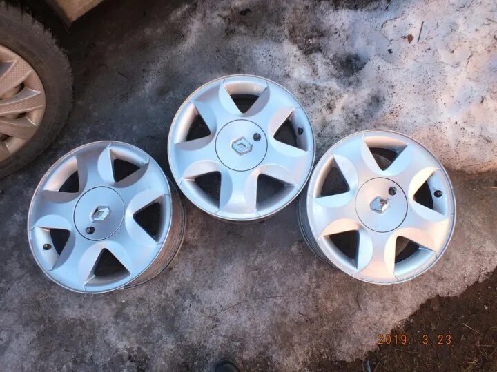 рено логан степвей колеса. Renault sandero stepway 2 r17. Renault sandero диски r15. рено сандеро на дисках r16. диски рено сандеро оригинал.