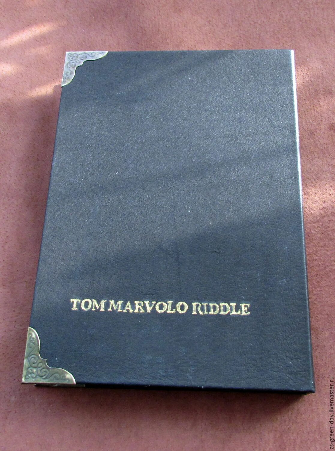 Блокнот дневник Тома Реддла. Тома реддлареддла дневник. Надпись на дневнике Тома Реддла. Дневник тома реддла