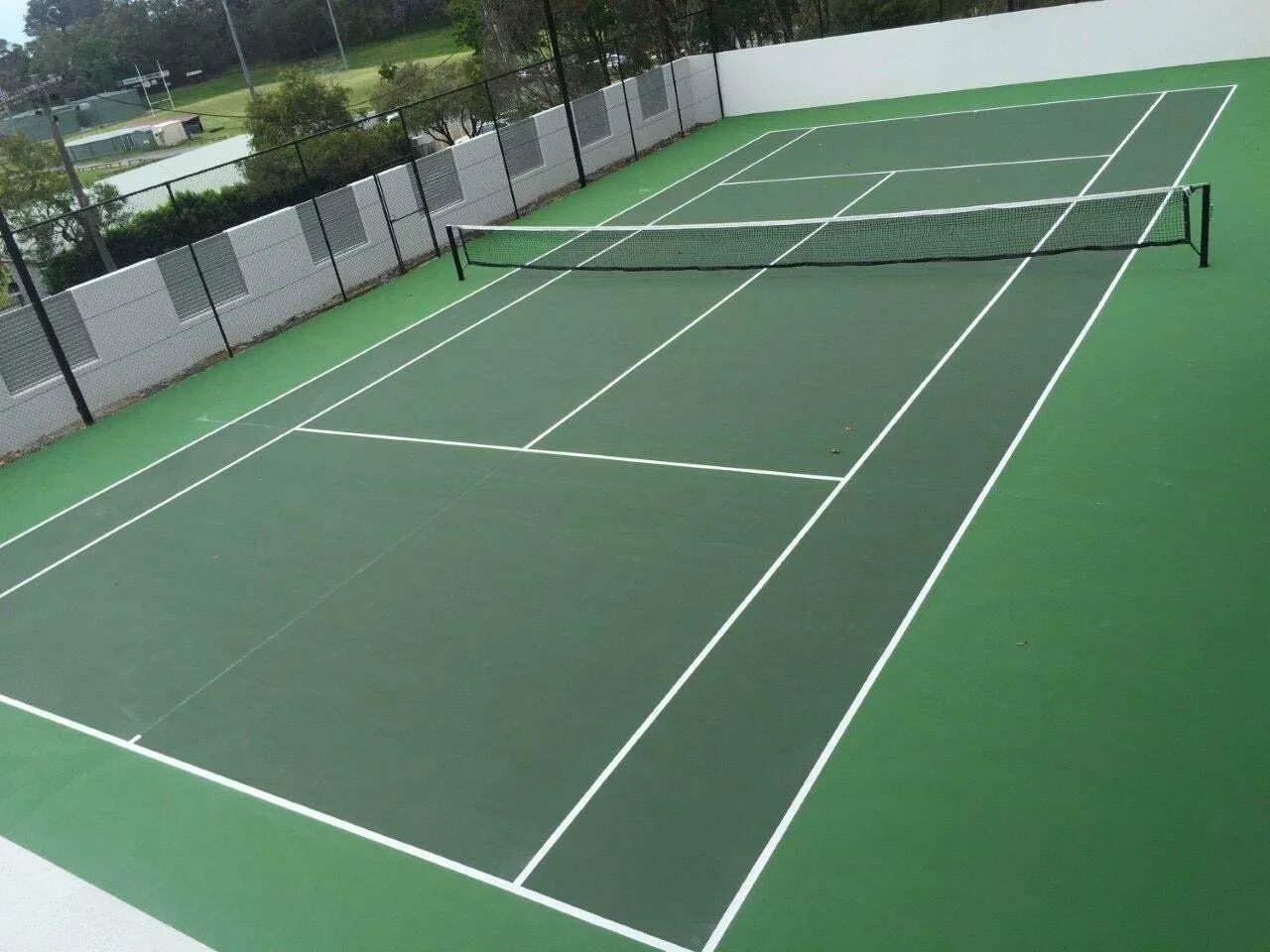 Какое поле теннисный. Green Court теннис. Теннисный корт план сбоку. Покрытие теннисный корт рал. Земляные теннисные корты.