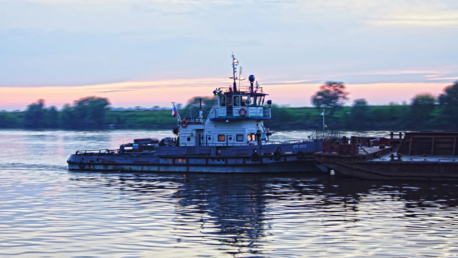 Рт сукуны. Буксир-толкач РТ-300. Речной буксир РТ-612. РТ 612 буксир толкач. Проект 911 буксир толкач.