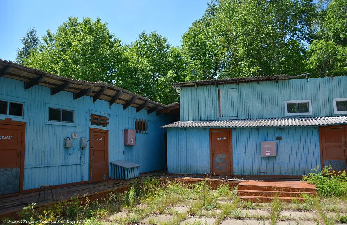 Сторож в комсомольске на амуре. Лагерь Корабел Комсомольск-на-Амуре. Пионерский лагерь Корабел Комсомольск. Корабел Комсомольск на Амуре. Склад в пионерлагере.