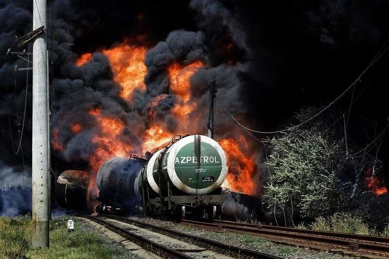 Взрыв цистерны с газом. Подрыв цистерн. Подрыв цистерн. Химический взрыв. Екатеринбург взорвалась цистерна.