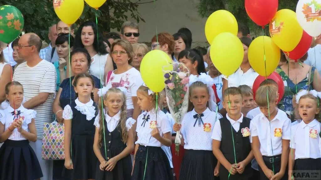 Директор 19 школы феодосия. Школа 17 феодосия. Школа 3 феодосия первое сентября. 13 школа феодосия. Элжур логос феодосия.