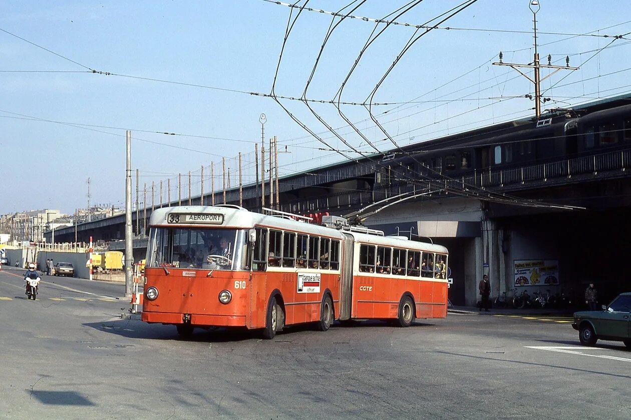 1990 списали. Троллейбус Berna 4gtp. Троллейбус в Женеве. Берн троллейбус. 1914 Berna Bus.