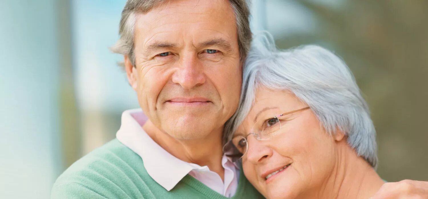 Улыбка пожилой. 2 х лет в возрасте. Ребенок 3 года. Мужчина и женщина среднего возраста. 2 х лет в возрасте.