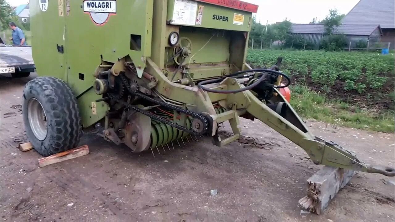 Видео прессов подборщиков. Пресс подборщик Wolagri r500. Пресс подборщик коламбия r12. Подборщик на пресс подборщик Волагри r12. Wolagri Columbia r12.