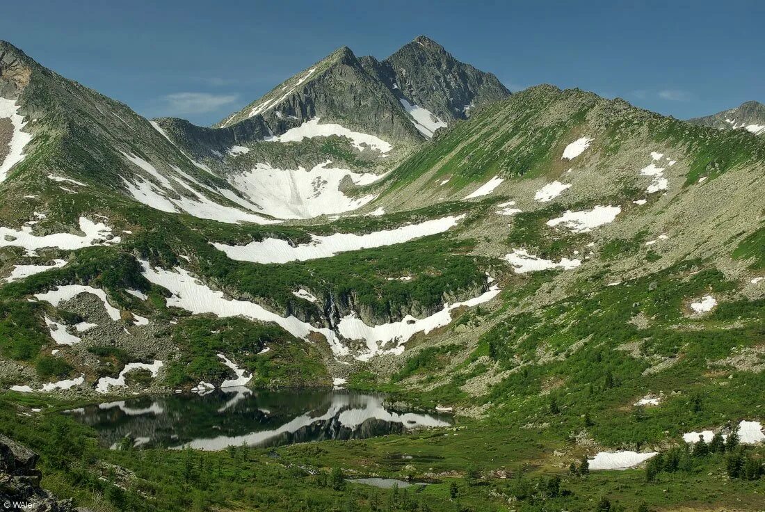 скала уклы кая. верхний зуб кузнецкий алатау. верх гор. склонах горы монте-титано. хребет тигер тыш кузнецкий алатау.